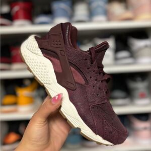 Womens Size 7.5 - Nike Air Huarache Run Burgandy Paisley Gum Bottom 683818-600